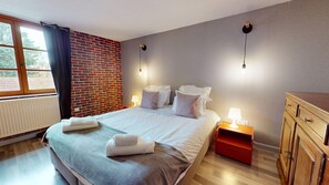 4 bedrooms, iron/ironing board, free WiFi, bed sheets