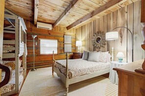 3 bedrooms, iron/ironing board, Internet, bed sheets