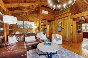 TV, fireplace, stereo