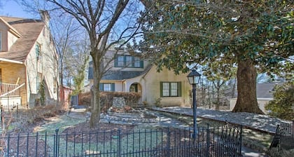 Secluded Retreat with Pool, King Beds in a Historic District, 2 mi from Oaklawn!