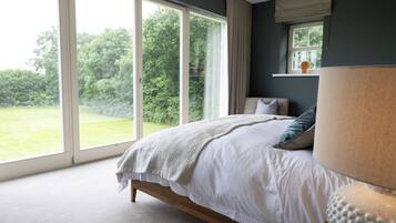 4 dormitoris, planxa i posts de planxar i un bressol de viatge