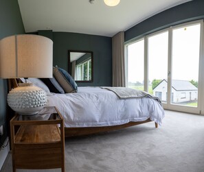 4 Schlafzimmer, Bügeleisen/Bügelbrett, Reisekinderbett, kostenloses WLAN