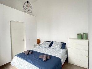 1 bedroom, iron/ironing board, travel cot, free WiFi