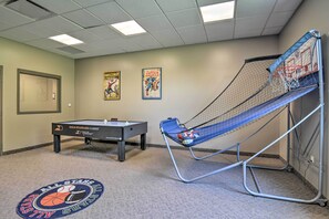 Games room - Cozy Mancelona Home: Ski, Golf & Snowmobile! (Mancelona)
