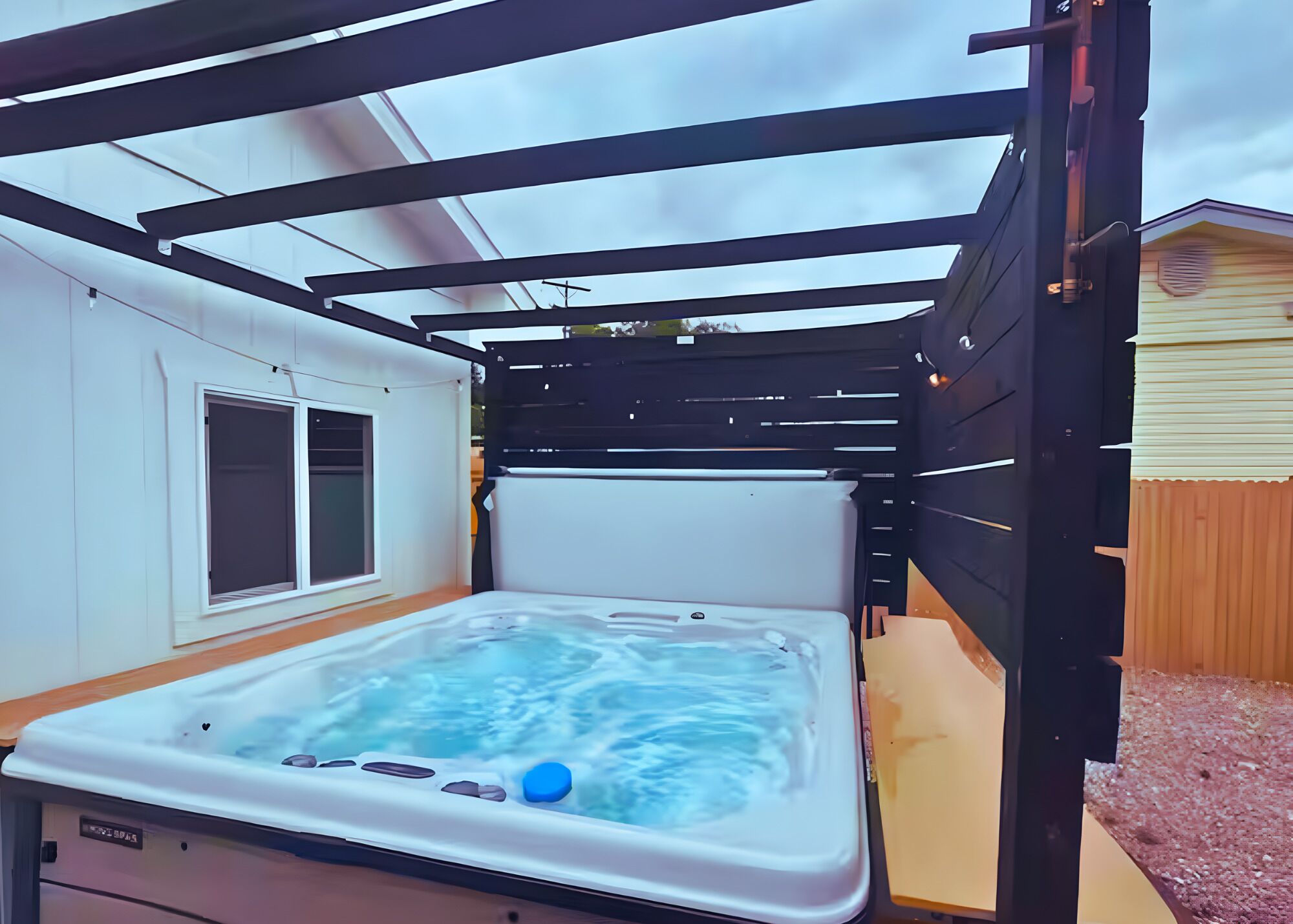 مغطس سبا خارجي