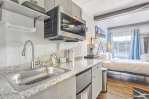 Private kitchen - Quest Rest - Unit 4 (Colorado Springs)