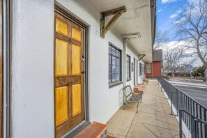 Pintu masuk properti