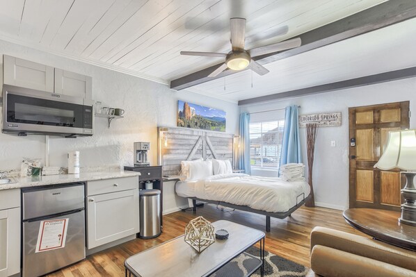 Interior - Quest Rest - Unit 4 (Colorado Springs)