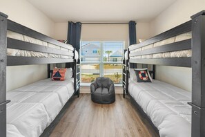 4 Schlafzimmer, BĂŒgeleisen/BĂŒgelbrett, kostenloses WLAN, BettwĂ€sche