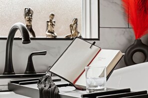 Unclassified image, 2 of 15, button