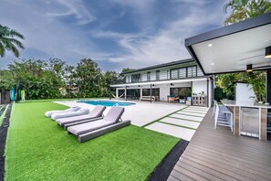 屋外プール、温水プール