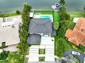 Exterior - Lake View Modern Estate, Ultimate Outdoor Fun & Sports field: 6BR, 7.5BA (Miami)