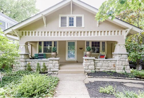 Amazing Plaza Location - Steps from new Whole Foods!