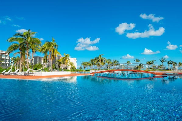 Outdoor pool - Sirenita G. Infinity pool - At Mareazul (Playa del Carmen)