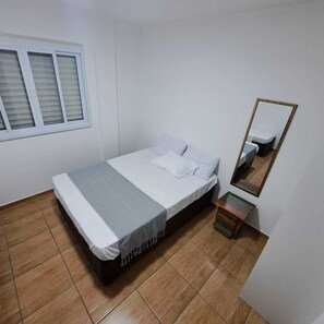 2 slaapkamers, een strijkplank/strijkijzer, wifi, beddengoed