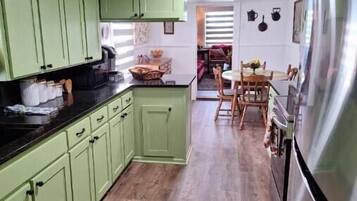 KylskÄp, mikrovÄgsugn, ugn och spishÀll