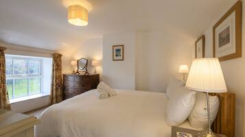 3 slaapkamers, een strijkplank/strijkijzer, reisbedje, wifi