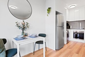 Dining - Cul-de-Sac Charm St Kilda (St Kilda)