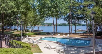 New!! Lakeview Restoration- lake and golf course views!!