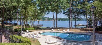 New!! Lakeview Restoration- lake and golf course views!!
