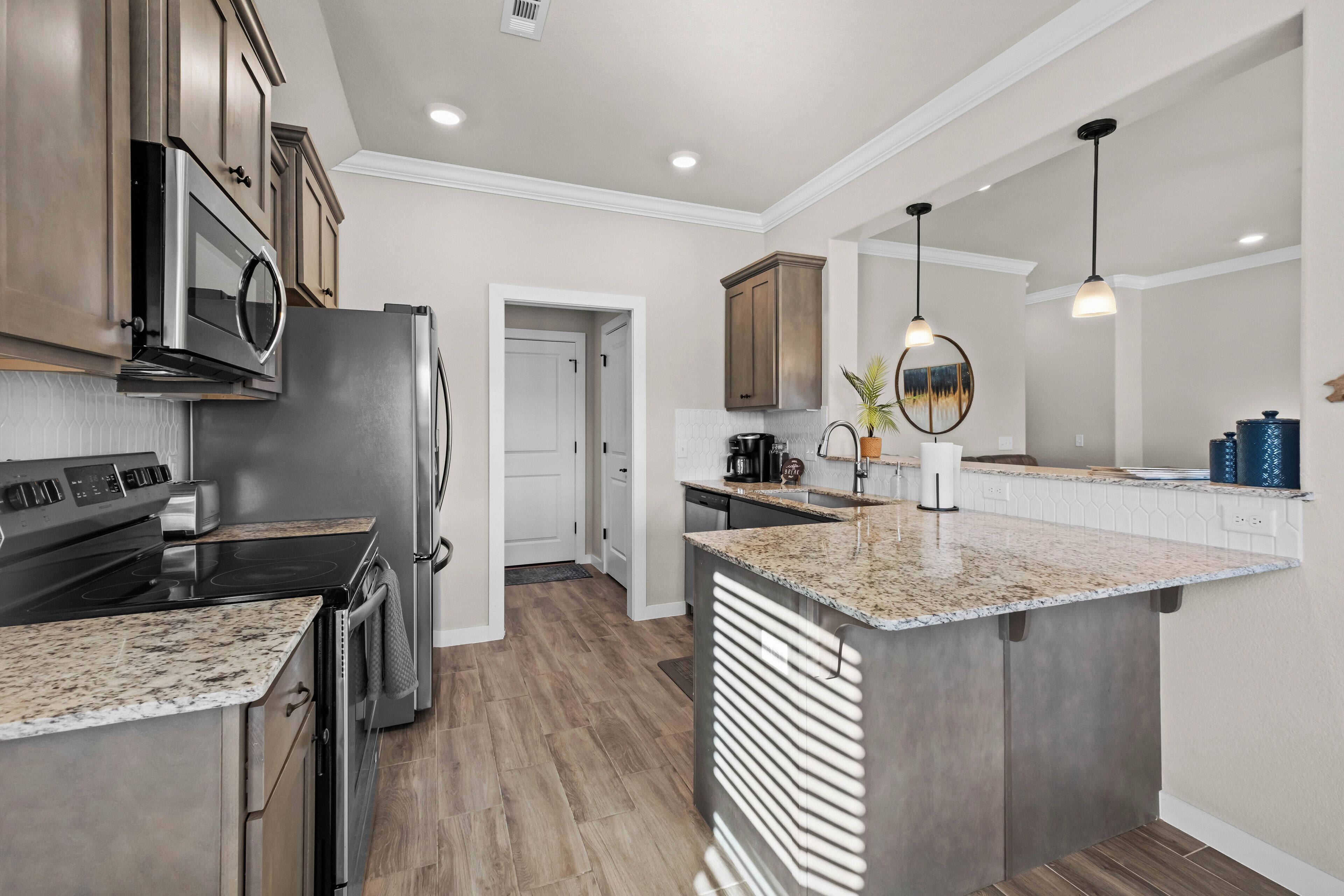 Refrigerador, microondas, horno y parrilla de estufa 