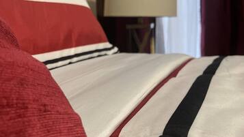 3 camere, una scrivania, Wi-Fi gratuito, lenzuola