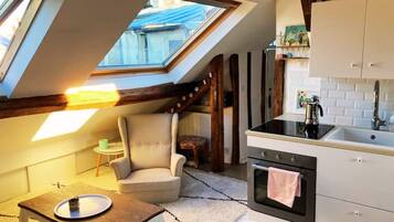 Réfrigérateur, micro-ondes, four, plaque de cuisson