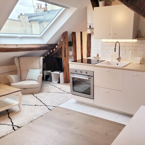 Fridge, microwave, oven, stovetop - Le cosy Macaron - At the heart of Versailles (Versailles)