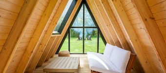 The Bend: Stony Clove Suite • Pool • Sauna • Creek