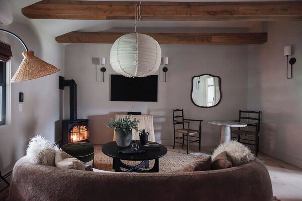 TV, fireplace, stereo