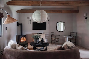 TV, fireplace, stereo