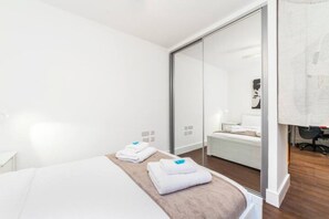 1 dormitorio, tabla de planchar con plancha, wifi gratis y ropa de cama