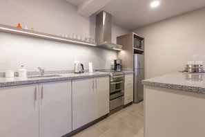 Apartment, 1 Bedroom | Private kitchen | Full-size fridge, microwave, oven, stovetop