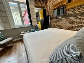 1 bedroom, desk, iron/ironing board, free WiFi