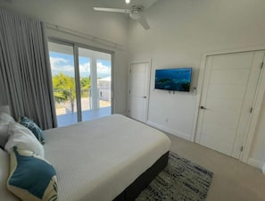 3 bedrooms, in-room safe, desk, iron/ironing board