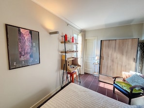 1 chambre, fer et planche à repasser, Wi-Fi, draps fournis