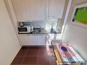Fridge, microwave, coffee/tea maker, toaster