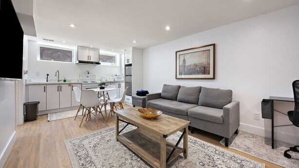 A modern apartment with a kitchen, dining area, and living room. - Cozy & Charming Apt For 4 | Quiet & Privacy (Pickering)