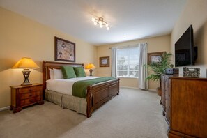 3 Schlafzimmer, Schreibtisch, Bügeleisen/Bügelbrett, Reisekinderbett