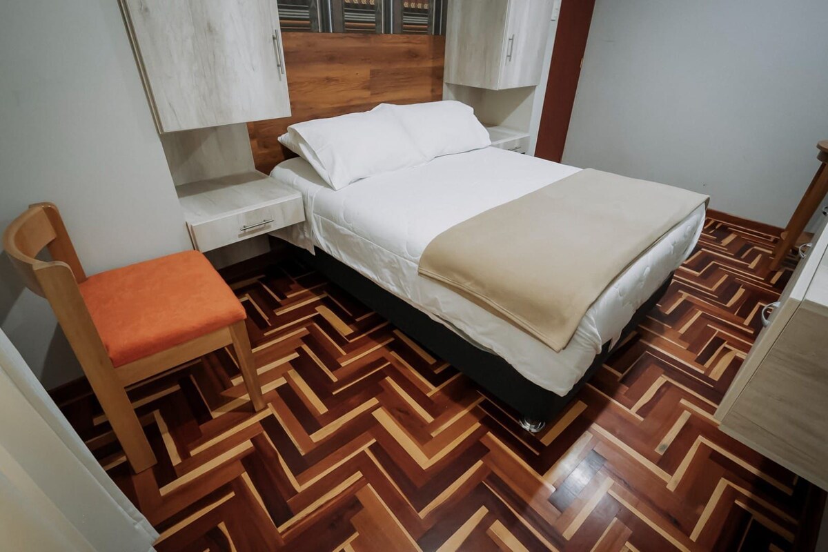 Iron/ironing board, WiFi (free), bed sheets