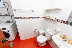 Executive Apartment | Bathroom | Free toiletries, hair dryer - Inyawasi Aparthotel (Cusco)