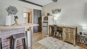 Interior - Quest Rest - Unit 6 (Colorado Springs)