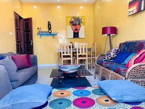 Living area - Fadidi Annex- Apartment w two bedrooms (Dakar)