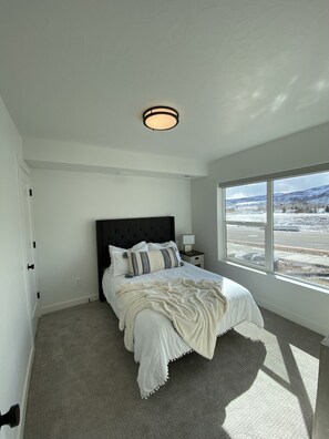 3 bedrooms, free WiFi, bed sheets - Cozy, new townhome 12 min. from Snowbasin and 17 min. from Wasatch Peaks! (Morgan)