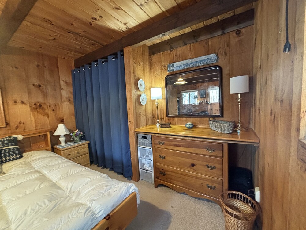 Large Lake Ossipee Waterfront Home. August Weeks Open, private beach