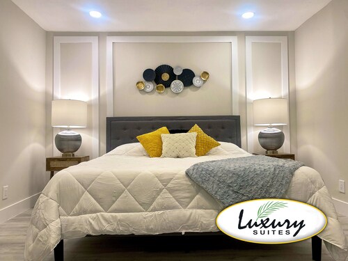 LUXURY, PRIVTA SUITE, KING BED, NEAR BEACHES, PGA, DOWNTOWN GARDENS, ROGER DEAN.