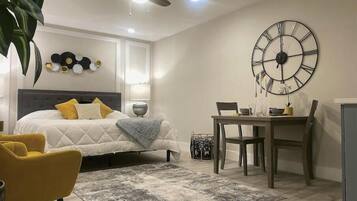 1 habitación, tabla de planchar con plancha, wifi gratis y ropa de cama
