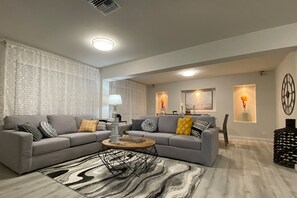 Smart TV - GULL RETREAT.★★★★★ 10. NEAR BEACHES / PGA / DOWNTOWN / ROGER DEAN STADIUM (Palm Beach Gardens)