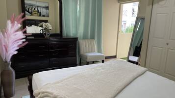 2 chambres, coffres-forts dans les chambres, fer et planche Ă repasser