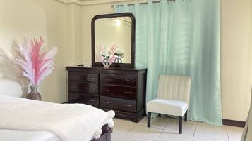 2 bedrooms, in-room safe, iron/ironing board, free WiFi